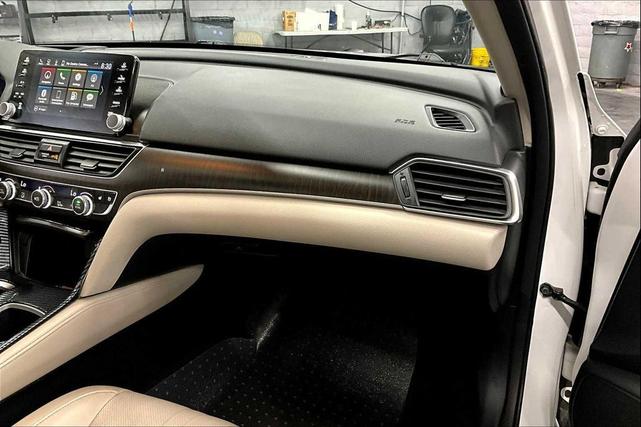 Photo of 2018 Platinum White Pearl Honda Accord