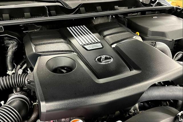 Photo of 2025 Eminent White Pearl Lexus LX 600
