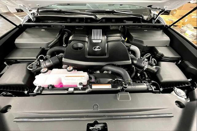 Photo of 2025 Eminent White Pearl Lexus LX 600