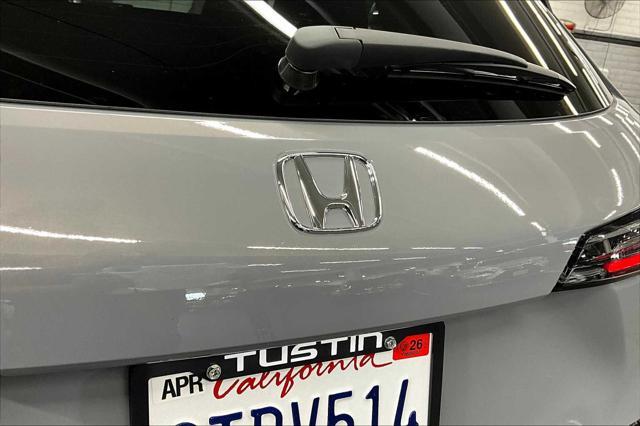 Photo of 2025 Urban Gray Pearl Honda HR-V