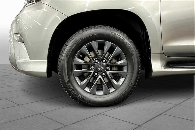Photo of 2020 Atomic Silver Lexus GX 460