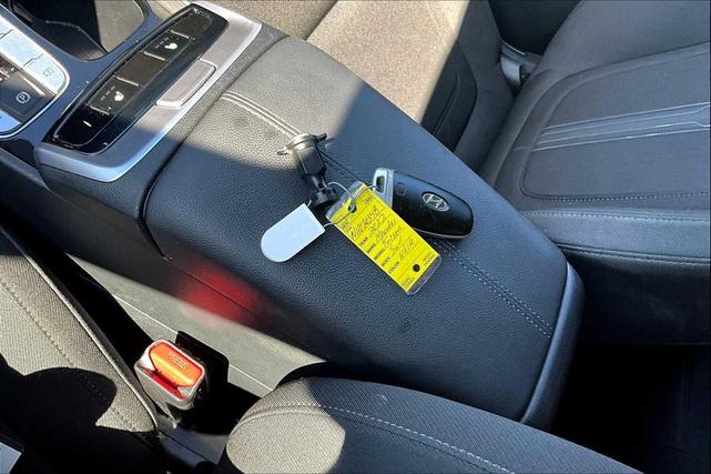Photo of 2022 Quartz White Hyundai TUCSON