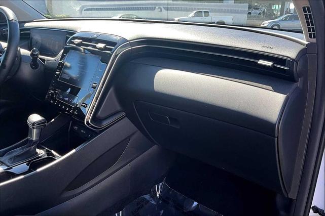 Photo of 2022 Quartz White Hyundai TUCSON