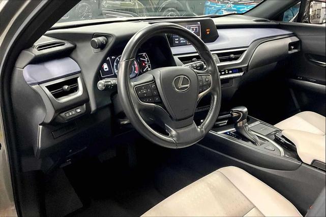 Photo of 2021 Atomic Silver Lexus UX 200