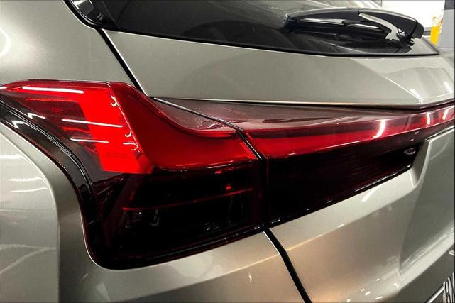 Photo of 2021 Atomic Silver Lexus UX 200