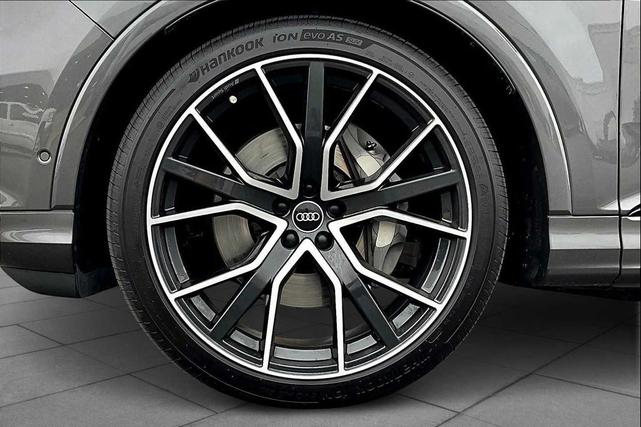 Photo of 2021 Samurai Gray Metallic Audi Q7