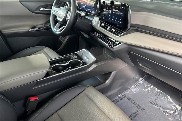 Photo of 2025 Cacti Green Chevrolet Equinox