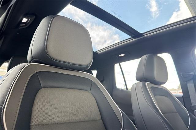 Photo of 2025 Cacti Green Chevrolet Equinox