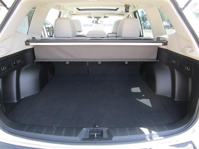 Photo of 2022 Crystal White Pearl Subaru Forester