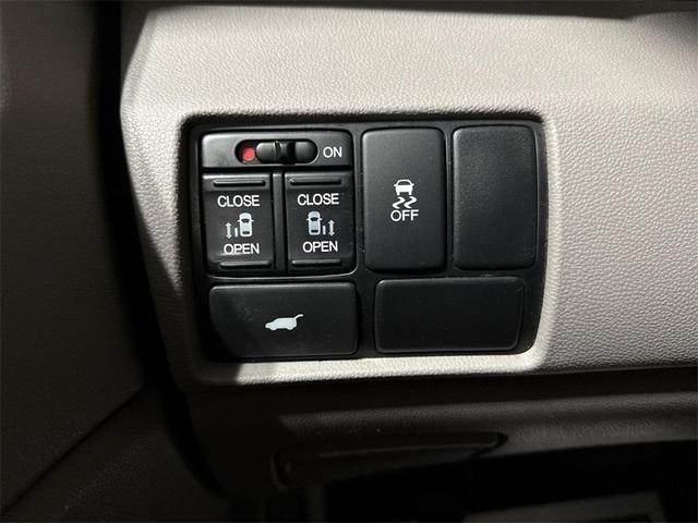 Photo of 2012 Crystal Black Pearl Honda Odyssey