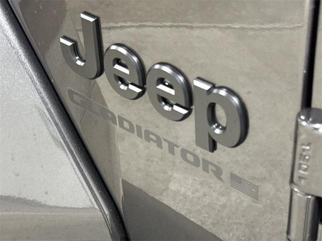 Photo of 2025 Granite Crystal Clearcoat Metallic Jeep Gladiator