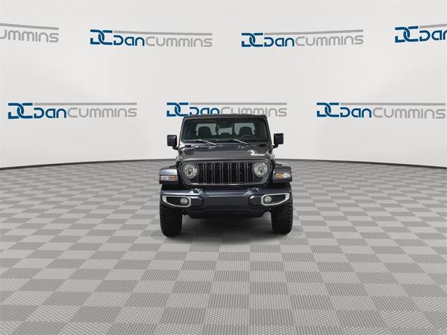 Photo of 2025 Granite Crystal Clearcoat Metallic Jeep Gladiator