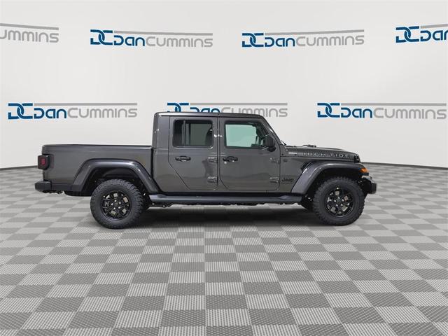 Photo of 2025 Granite Crystal Clearcoat Metallic Jeep Gladiator
