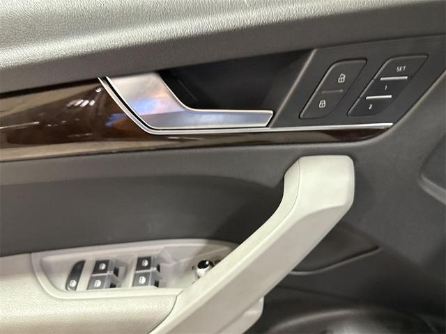 Photo of 2018 Moonlight Blue Metallic Audi Q5