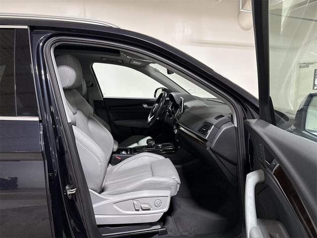 Photo of 2018 Moonlight Blue Metallic Audi Q5