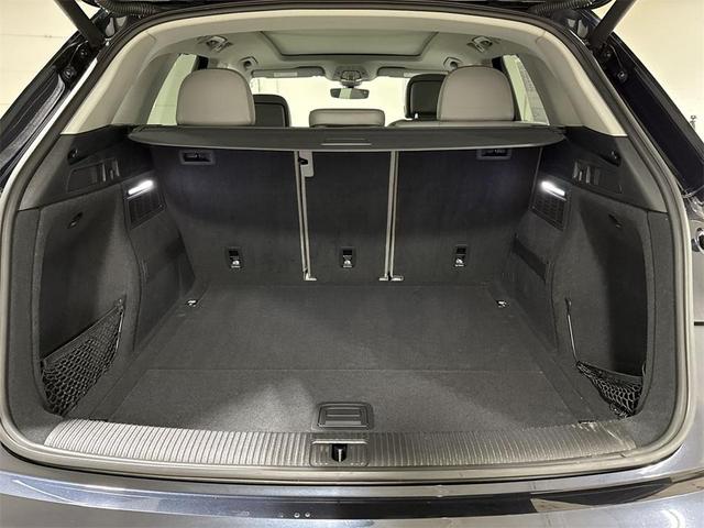 Photo of 2018 Moonlight Blue Metallic Audi Q5