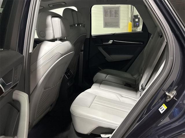 Photo of 2018 Moonlight Blue Metallic Audi Q5
