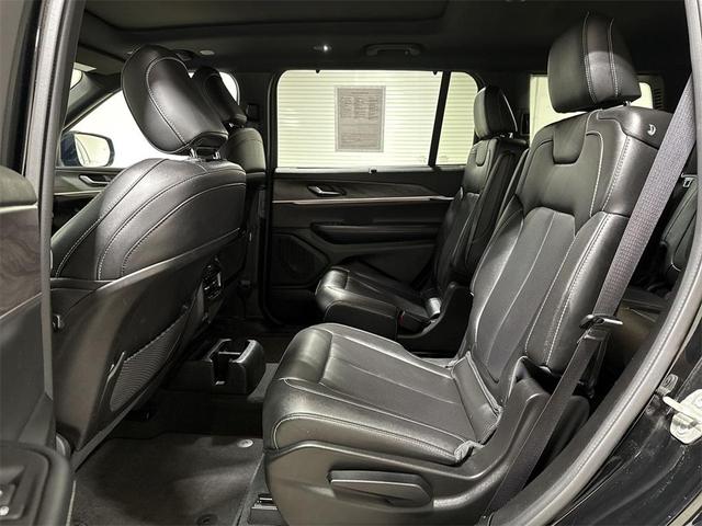 Photo of 2024 Diamond Black Jeep Grand Cherokee L