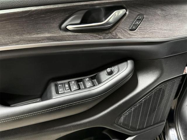 Photo of 2024 Diamond Black Jeep Grand Cherokee L