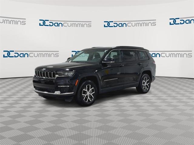 Photo of 2024 Diamond Black Jeep Grand Cherokee L