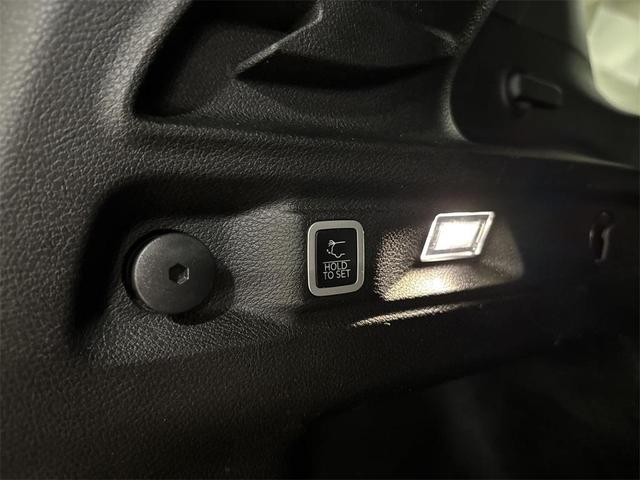 Photo of 2024 Diamond Black Jeep Grand Cherokee L