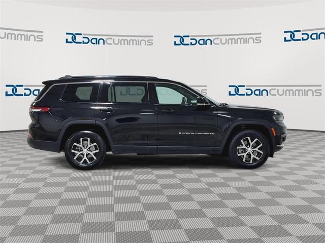 Photo of 2024 Diamond Black Jeep Grand Cherokee L