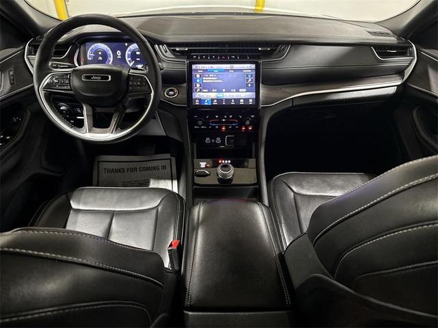 Photo of 2024 Diamond Black Jeep Grand Cherokee L