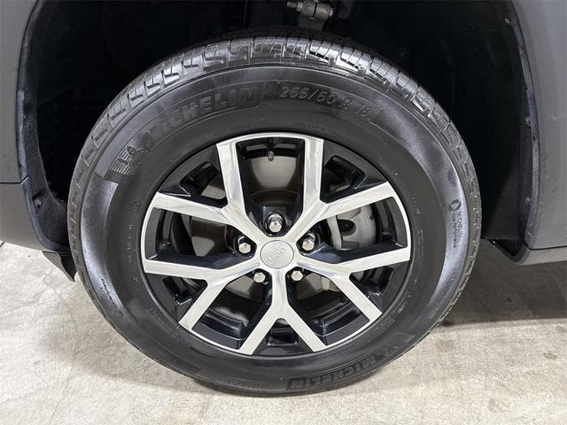 Photo of 2024 Diamond Black Jeep Grand Cherokee L