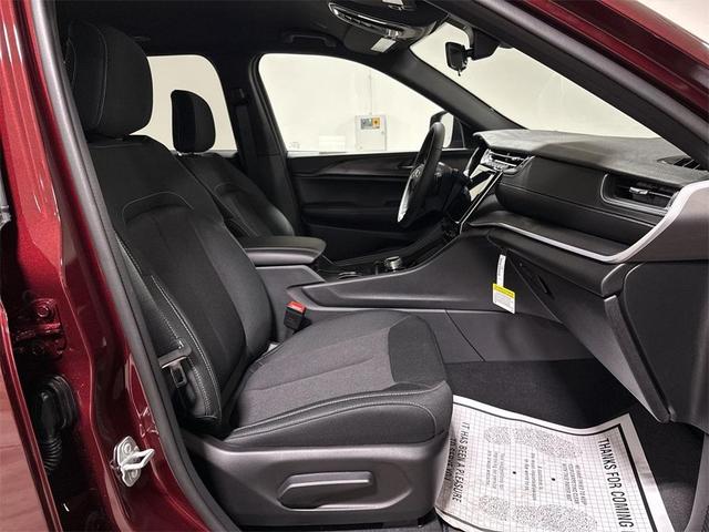 Photo of 2025 Velvet Red Pearlcoat Jeep Grand Cherokee