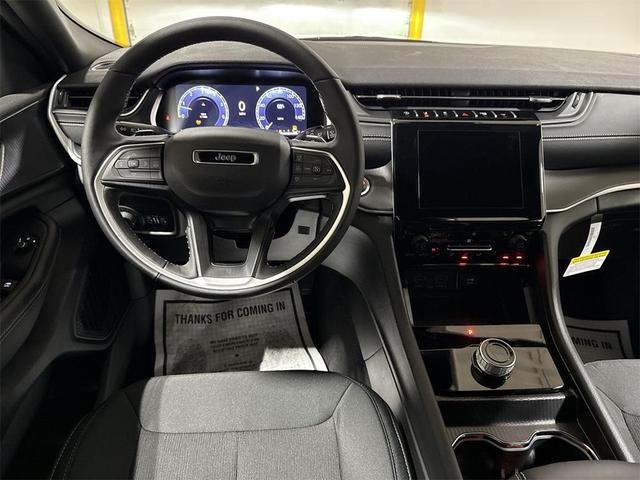 Photo of 2025 Velvet Red Pearlcoat Jeep Grand Cherokee