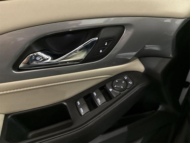 Photo of 2023 Summit White Chevrolet Traverse