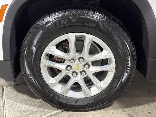 Photo of 2023 Summit White Chevrolet Traverse