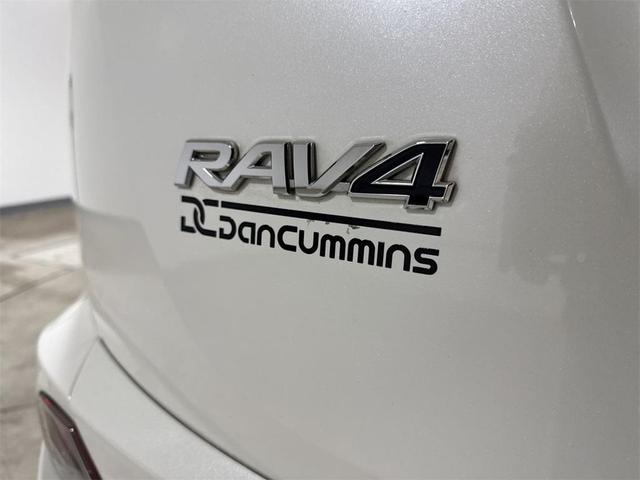 Photo of 2018 Blizzard Pearl Toyota RAV4