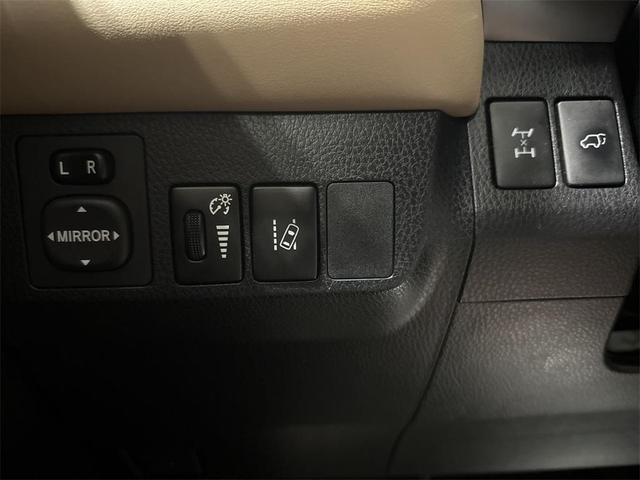 Photo of 2018 Blizzard Pearl Toyota RAV4