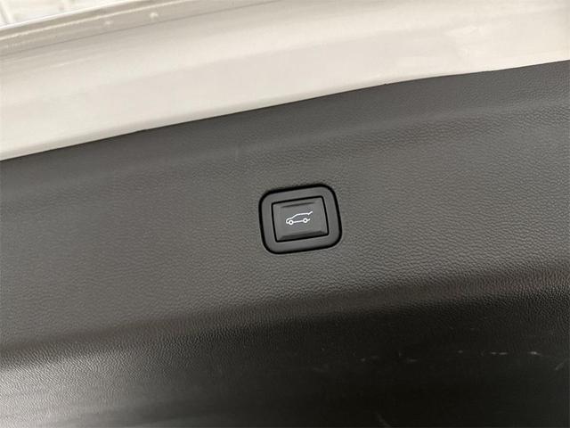 Photo of 2022 Summit White Buick Enclave