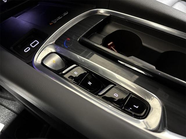 Photo of 2022 Summit White Buick Enclave