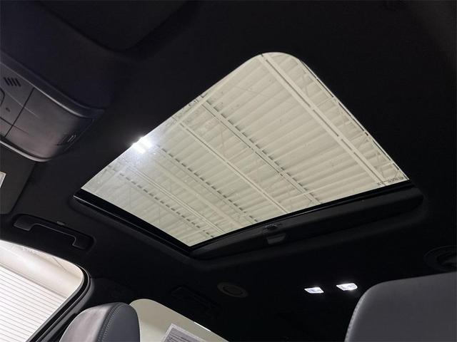 Photo of 2022 Summit White Buick Enclave