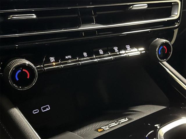 Photo of 2026 Mosaic Black Metallic Chevrolet Traverse