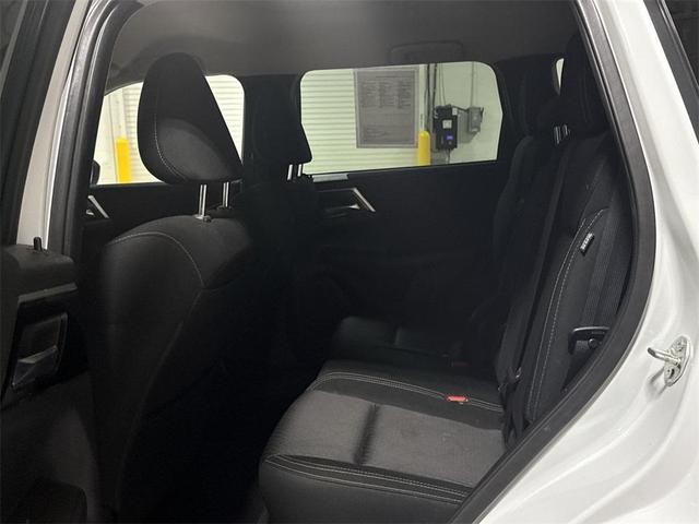 Photo of 2022 White Mitsubishi Outlander