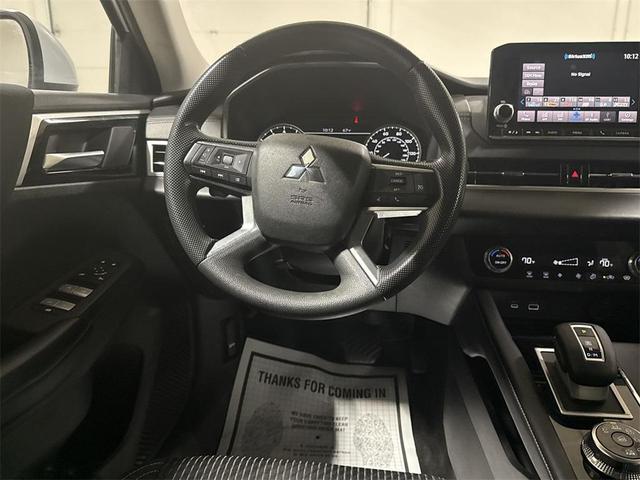 Photo of 2022 White Mitsubishi Outlander