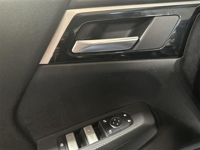 Photo of 2022 White Mitsubishi Outlander