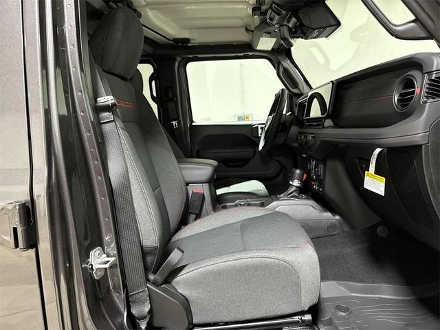 Photo of 2025 Granite Crystal Clearcoat Metallic Jeep Wrangler