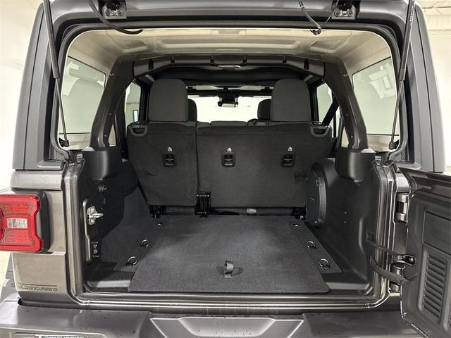 Photo of 2025 Granite Crystal Clearcoat Metallic Jeep Wrangler