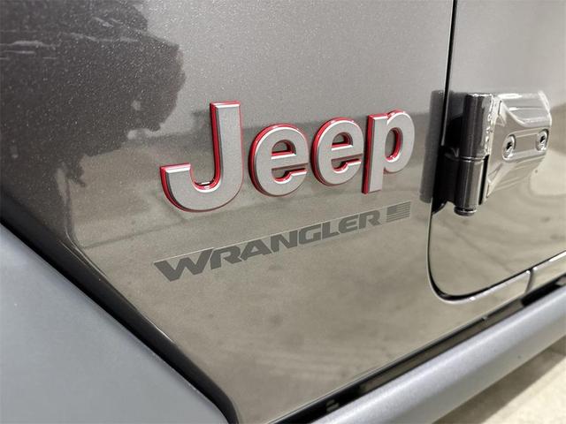 Photo of 2025 Granite Crystal Clearcoat Metallic Jeep Wrangler