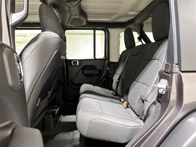 Photo of 2025 Granite Crystal Clearcoat Metallic Jeep Wrangler
