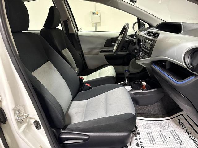 Photo of 2012 Super White Toyota Prius c