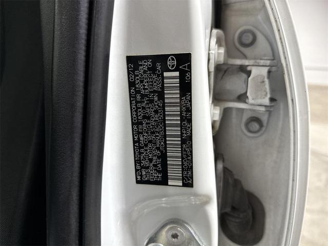 Photo of 2012 Super White Toyota Prius c