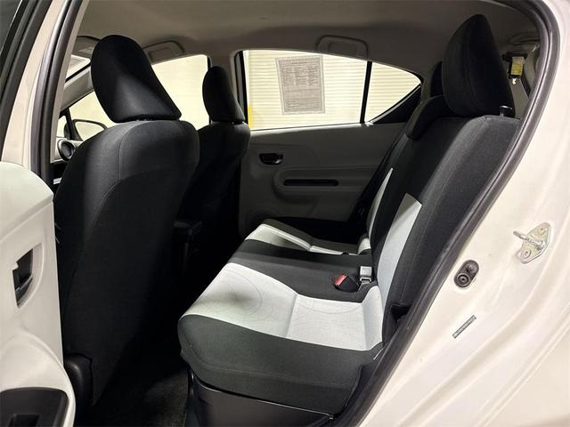 Photo of 2012 Super White Toyota Prius c