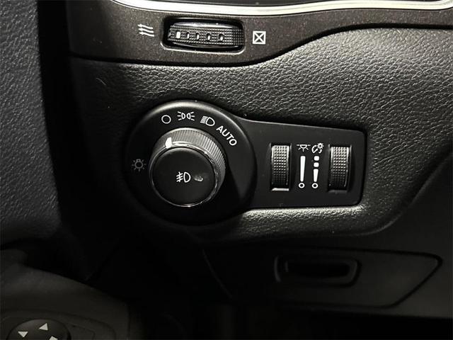 Photo of 2022 Diamond Black Jeep Cherokee