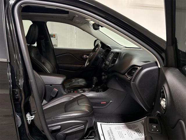 Photo of 2022 Diamond Black Jeep Cherokee